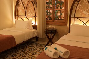Room 2 L1: Waraq Al Zanbaq | Premium bedding, blackout drapes, iron/ironing board, free WiFi