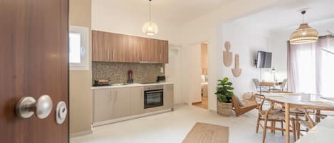 City Apartment | 1 bedroom, Egyptian cotton sheets, premium bedding, desk