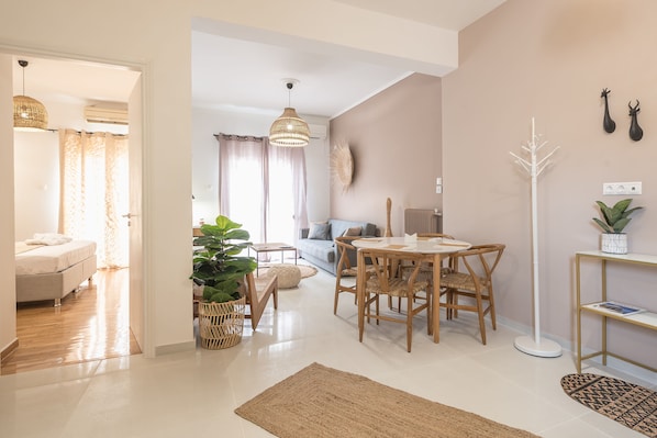 City Apartment | 1 bedroom, Egyptian cotton sheets, premium bedding, desk