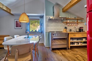 Dishwasher, coffee/tea maker, highchair, dining tables