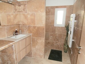 Shower, free toiletries, hair dryer, towels