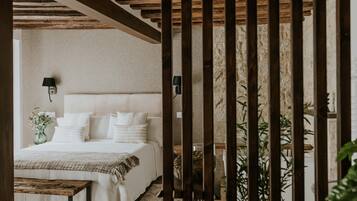 Suite prèmium, banyera d'hidromassatge (First) | 1 dormitori, llençols de cotó egipci i roba de llit d'alta qualitat