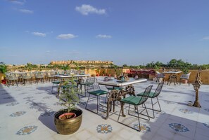 شرفة على السطح