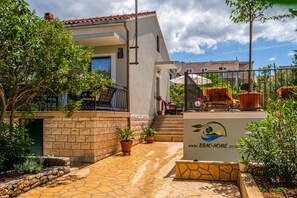 Exterior - Holiday Home Near the Beach (Supetar)