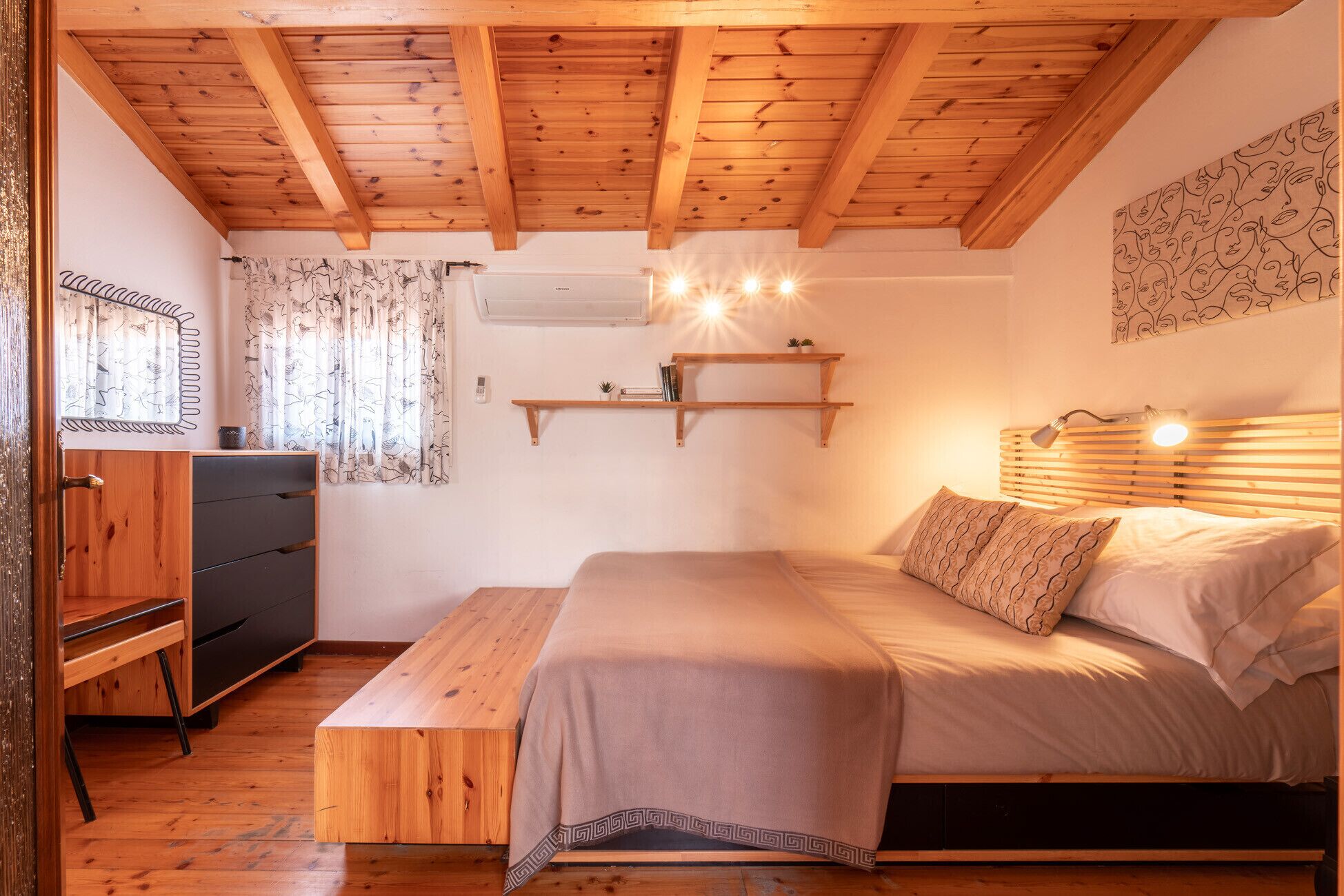 1 slaapkamer, een strijkplank/strijkijzer, gratis wifi, beddengoed