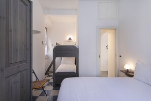 2 makuuhuonetta, silitysrauta/-lauta, ilmainen Wi-Fi, vuodevaatteet