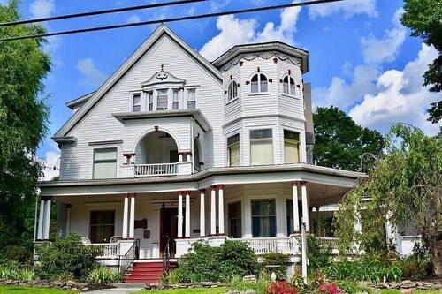 The Taylor at Victorian Charm Inn