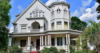 The Taylor at Victorian Charm Inn