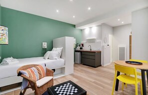 Bügeleisen/Bügelbrett, Reisekinderbett, WLAN, Bettwäsche