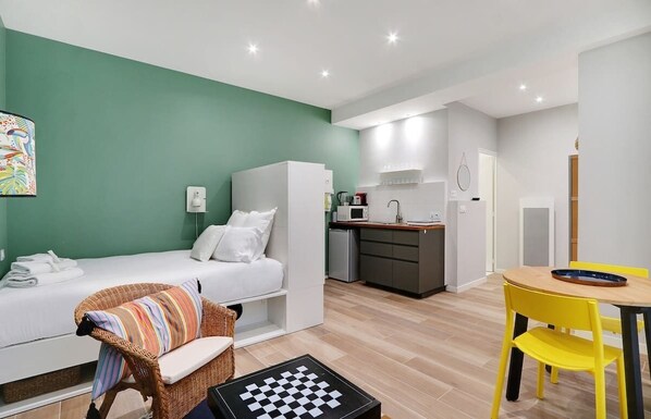 Iron/ironing board, travel cot, WiFi, bed sheets - A Lovely Studio - Eiffel Tower / Champs de Mars (Paris)