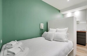 Iron/ironing board, travel crib, WiFi, bed sheets