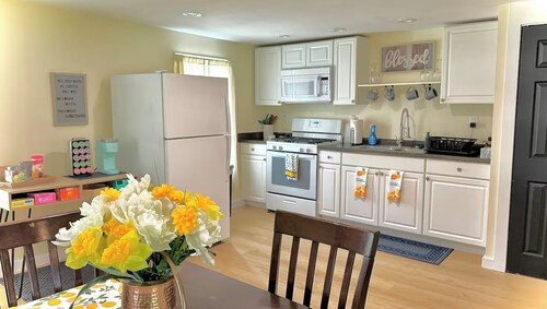 The Maple Retreat - St. Albans VT - Spacious 2-Bedroom Near Lake Champlain!