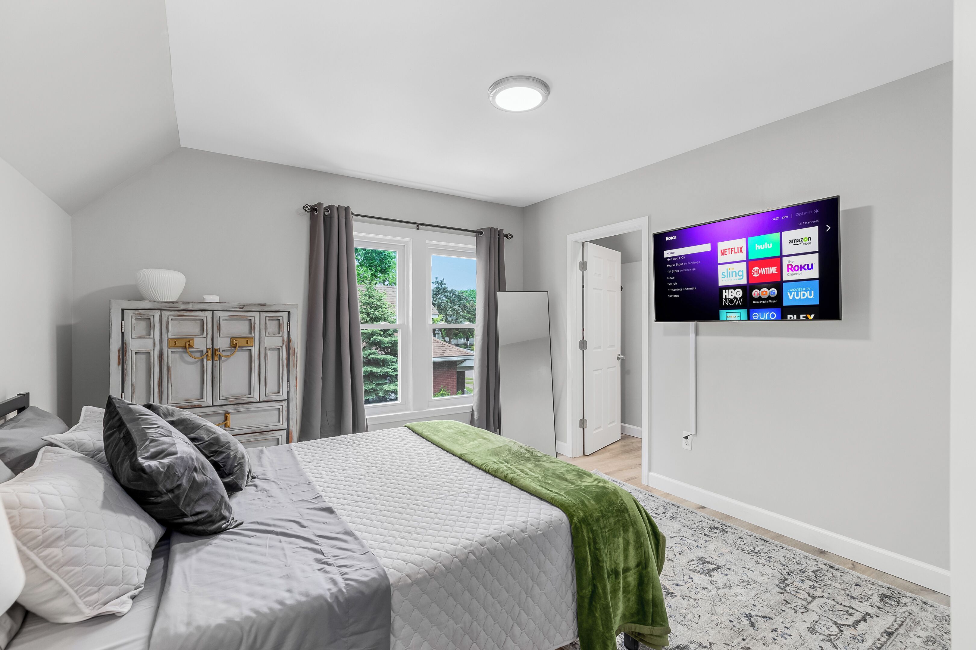 1 slaapkamer, een strijkplank/strijkijzer, gratis wifi, beddengoed