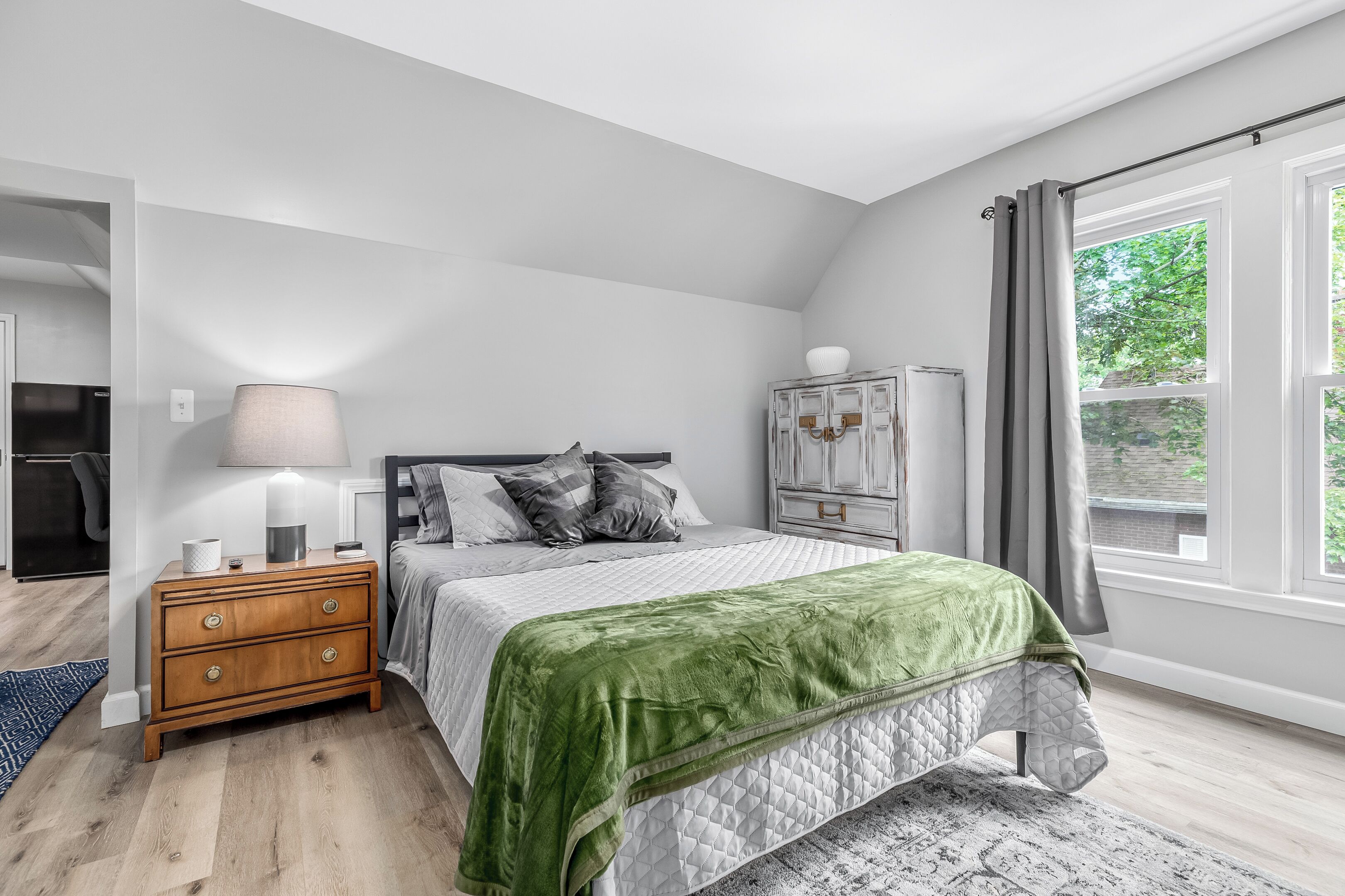 1 slaapkamer, een strijkplank/strijkijzer, gratis wifi, beddengoed