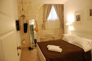 4 室のベッドルーム、WiFi、ベッドシーツ