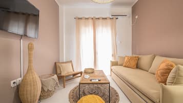 City Apartment | 1 bedroom, Egyptian cotton sheets, premium bedding, desk