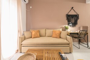 1 bedroom, Egyptian cotton sheets, premium bedding, desk