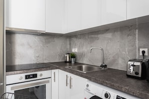 Deluxe Apartment | Private kitchen
