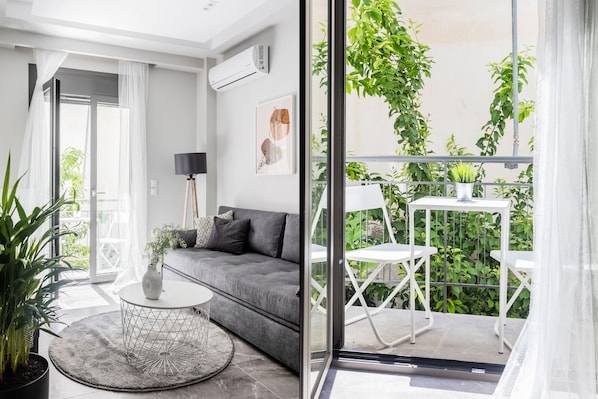 Deluxe Apartment | Living area | 50-inch TV with digital channels, Netflix, streaming services