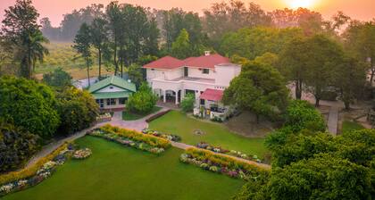 Citrus County, Hoshiarpur, AmĂŁ Stays & Trails