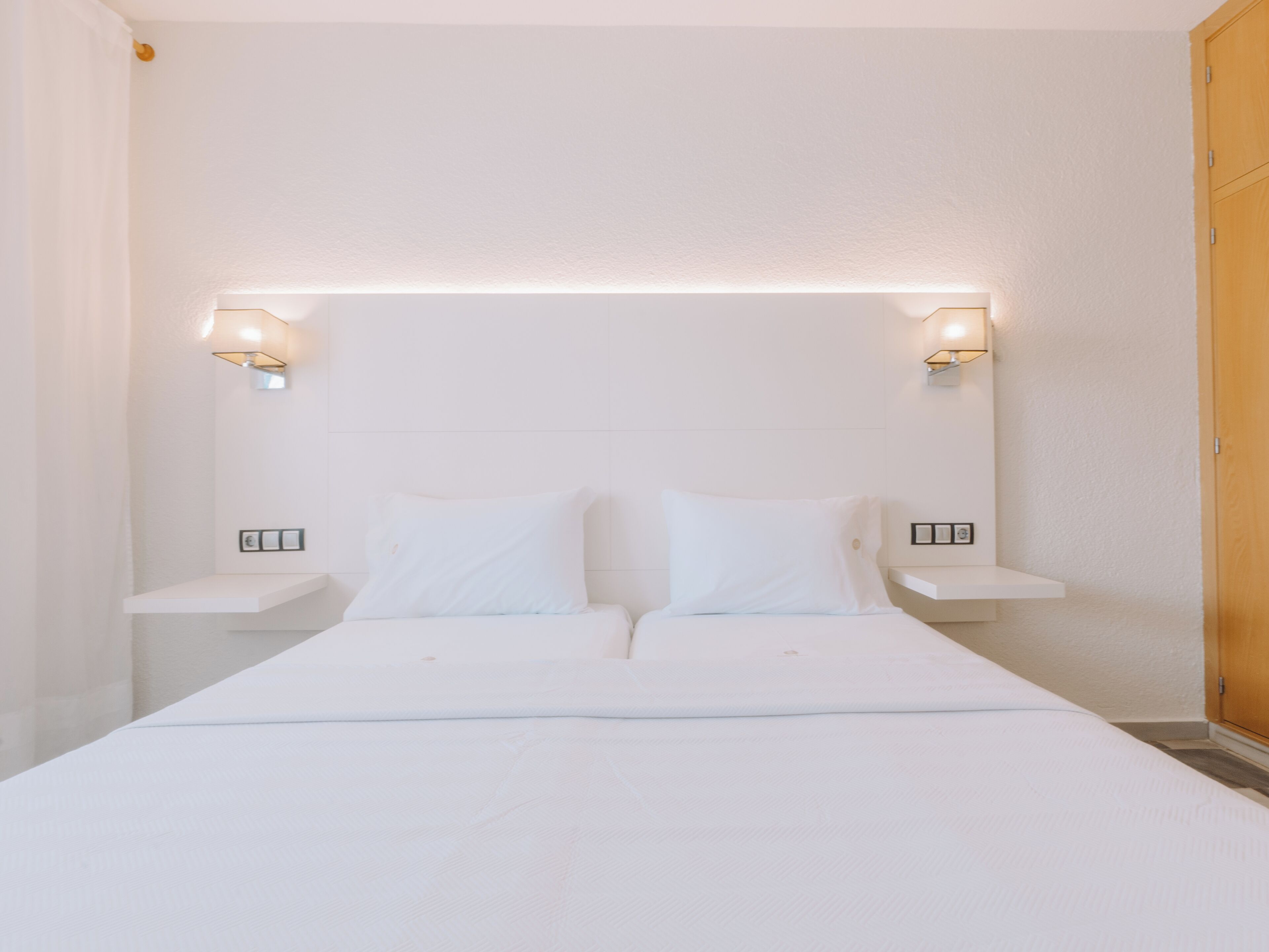 Desk, free WiFi, bed sheets