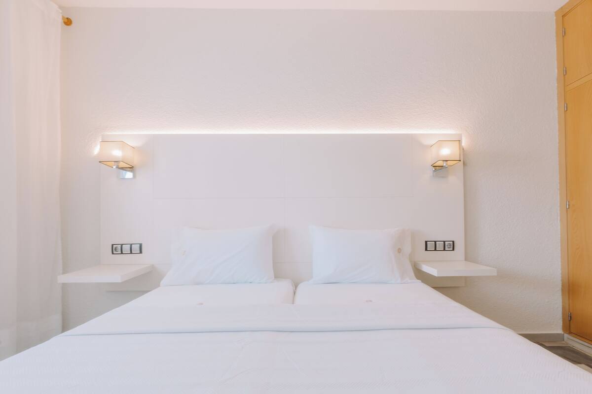Desk, WiFi (free), bed sheets