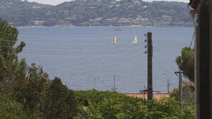 A coastal view with a clear sky, a body of water, and a distant hill with buildings. - Apartment 60 M2 with 2 Bedrooms and 2 shower rooms Sea View 300 M from the sea (Sainte-Maxime)