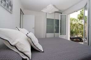 2 chambres, fer et planche à repasser, accès à Internet, literie fournie
