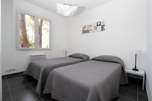 2 bedrooms, iron/ironing board, Internet, bed sheets - Apartment 60 M2 with 2 Bedrooms and 2 shower rooms Sea View 300 M from the sea (Sainte-Maxime)
