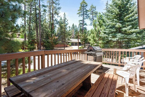 FIREWORKS walk to! Walk to LAKE & SLOPES, Gameroom, Close to EVERYTHING