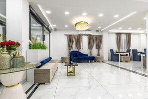 Lobby sitting area - Fors Resort & Spa (Belgrade)