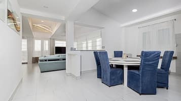 Presidential Apartment, 1 King Bed with Sofa bed | In-room dining