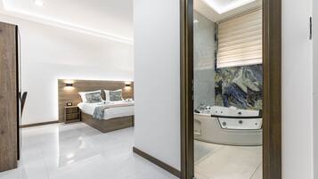 Deluxe Room, Hot Tub | Memory-foam beds, desk, laptop workspace, soundproofing