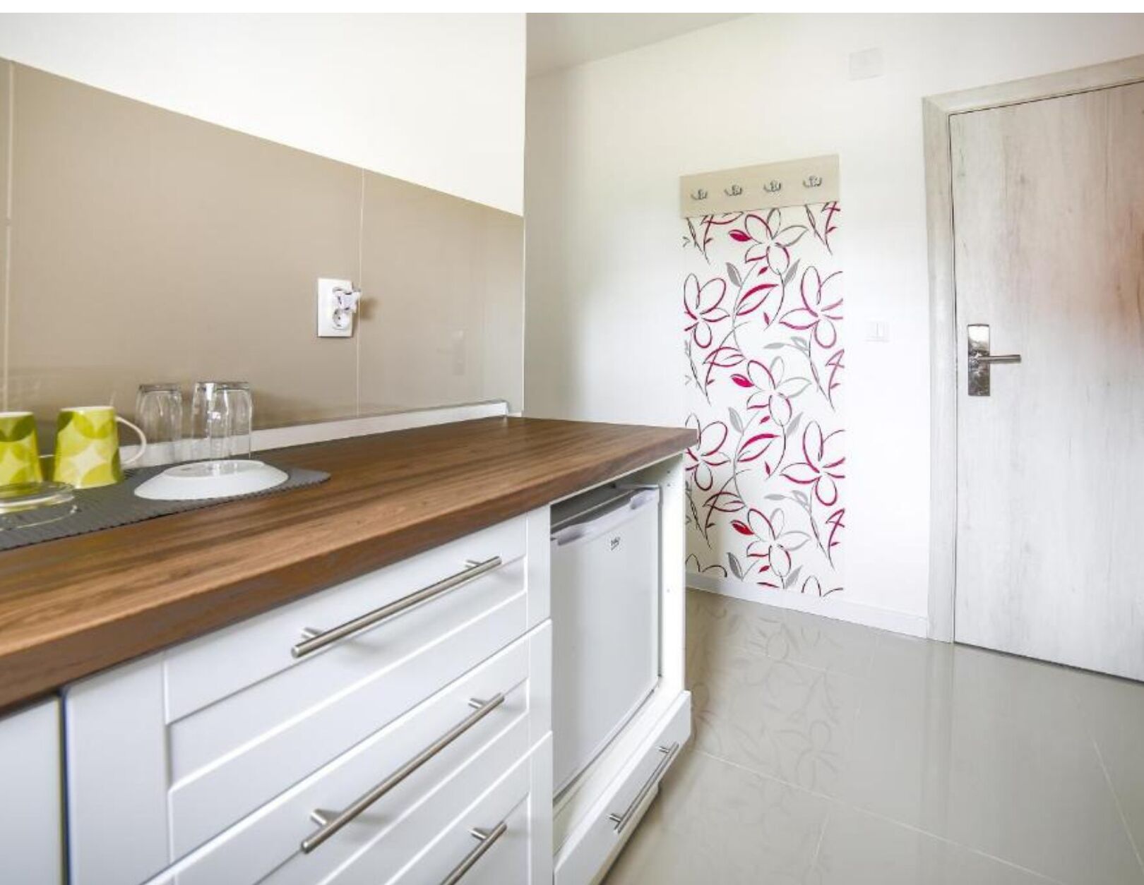 comfort apartment | private kitchenette | electric kettle, cleaning supplies