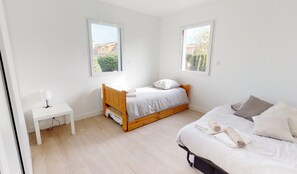 4 Schlafzimmer, Schreibtisch, Reisekinderbett, kostenloses WLAN