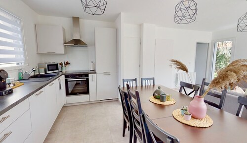 Maison neuve 12 pers à 20mn de Lyon/25mn Eurexpo