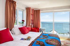 6 slaapkamers, een strijkplank/strijkijzer, wifi, beddengoed