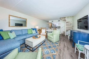 Smart TV, offices - Aldea 14 - a beachfront unit in Belleair Beach (Belleair Beach)