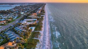A coastal residential area with houses, a beach, and a road. - Aldea 14 Beachfront Townhouse in Belleair Beach (Belleair Beach)