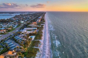 On the beach - Aldea 14 - a beachfront unit in Belleair Beach (Belleair Beach)