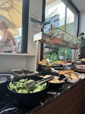 Daily buffet breakfast (EUR 12 per person) - Wolf Of The City Hotel & Spa (Antalya)