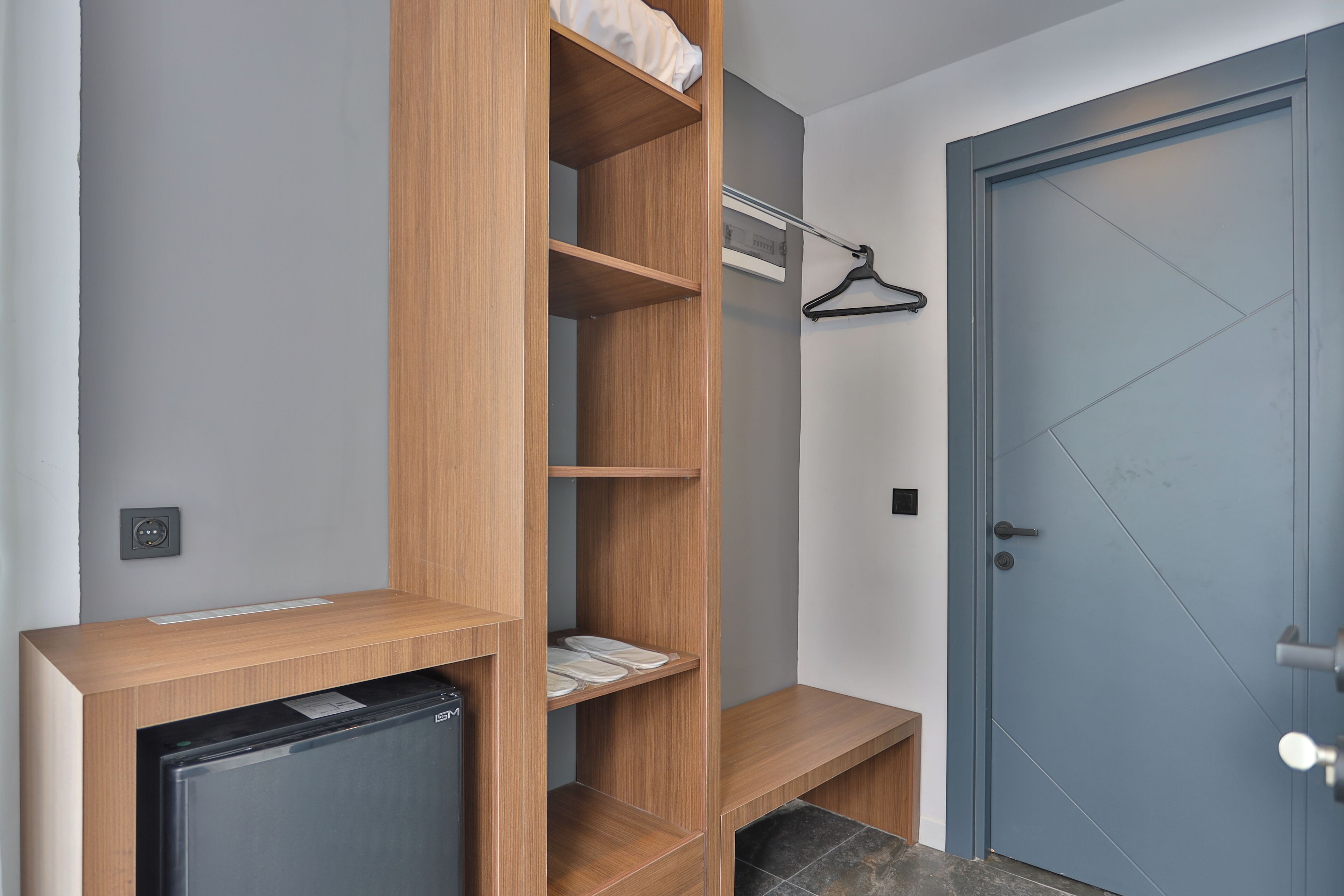 Minibar, bàn ủi/dụng cụ ủi quần áo 