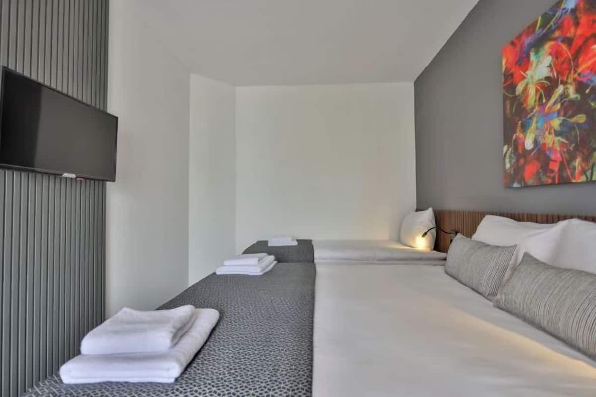 Minibar, fer et planche à repasser, lits bébé (gratuits), Wi-Fi gratuit