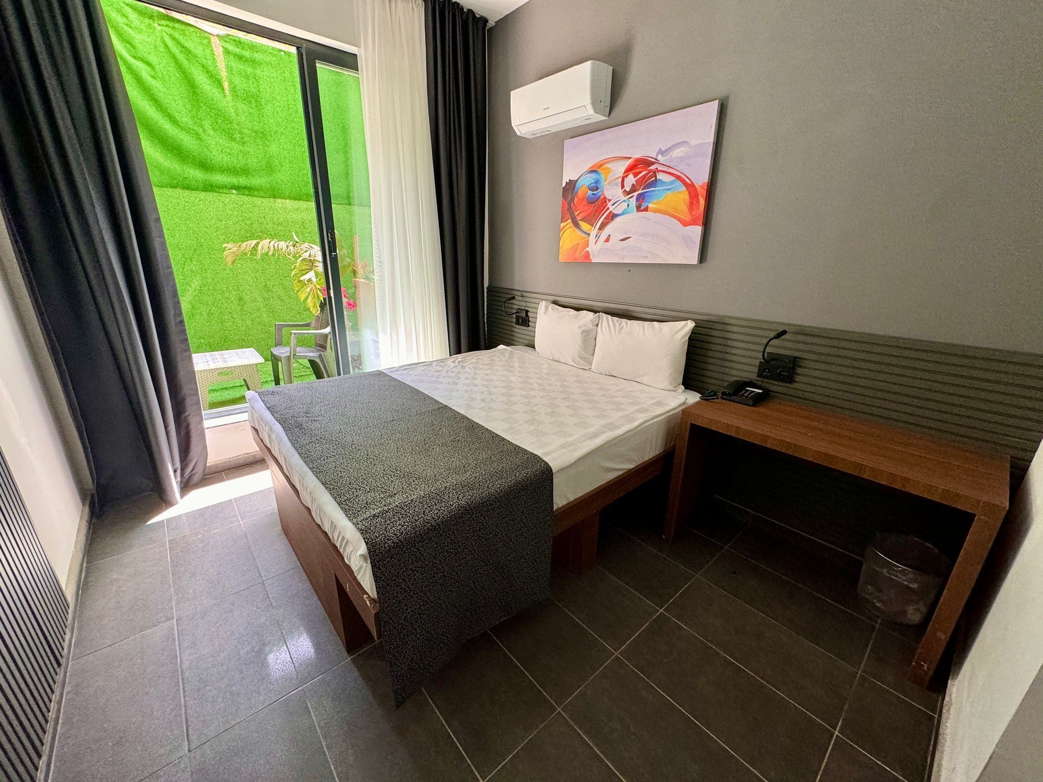 Economic Basement Floor Double Room | Een minibar, een laptopwerkplek, geluiddichte muren, gratis wifi