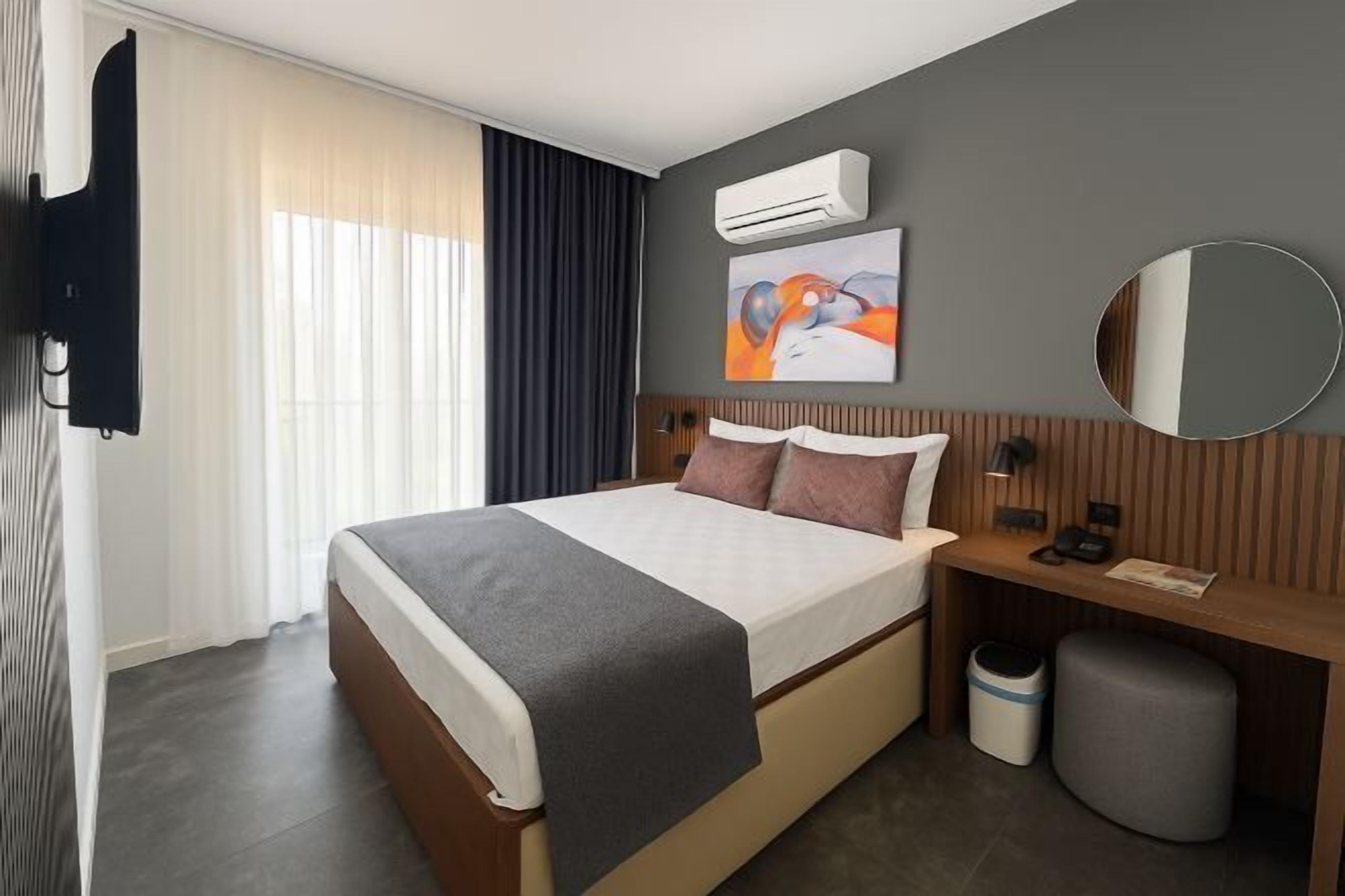 Minibar, laptop workspace, soundproofing, free WiFi