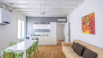 Appartement | Coin séjour | Télévision à écran plat de 32 pouces avec chaßnes numériques