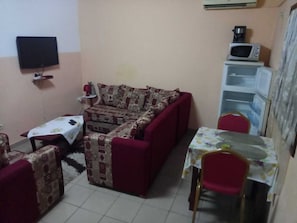 TV - private furnished seasonal apartment OKALA AKANDA (Libreville)