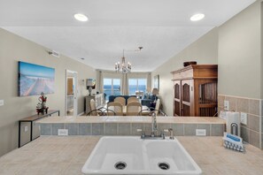 Interior - ⛱️BEACH FRONT-Amazing Views-Comm. Pool+Hot Tub-Emerald Isle 704 (Pensacola Beach)