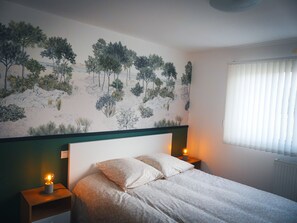 3 bedrooms, iron/ironing board, travel crib, free WiFi - House center and beaches (Plouhinec)