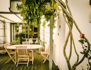 Outdoor dining - House center and beaches (Plouhinec)